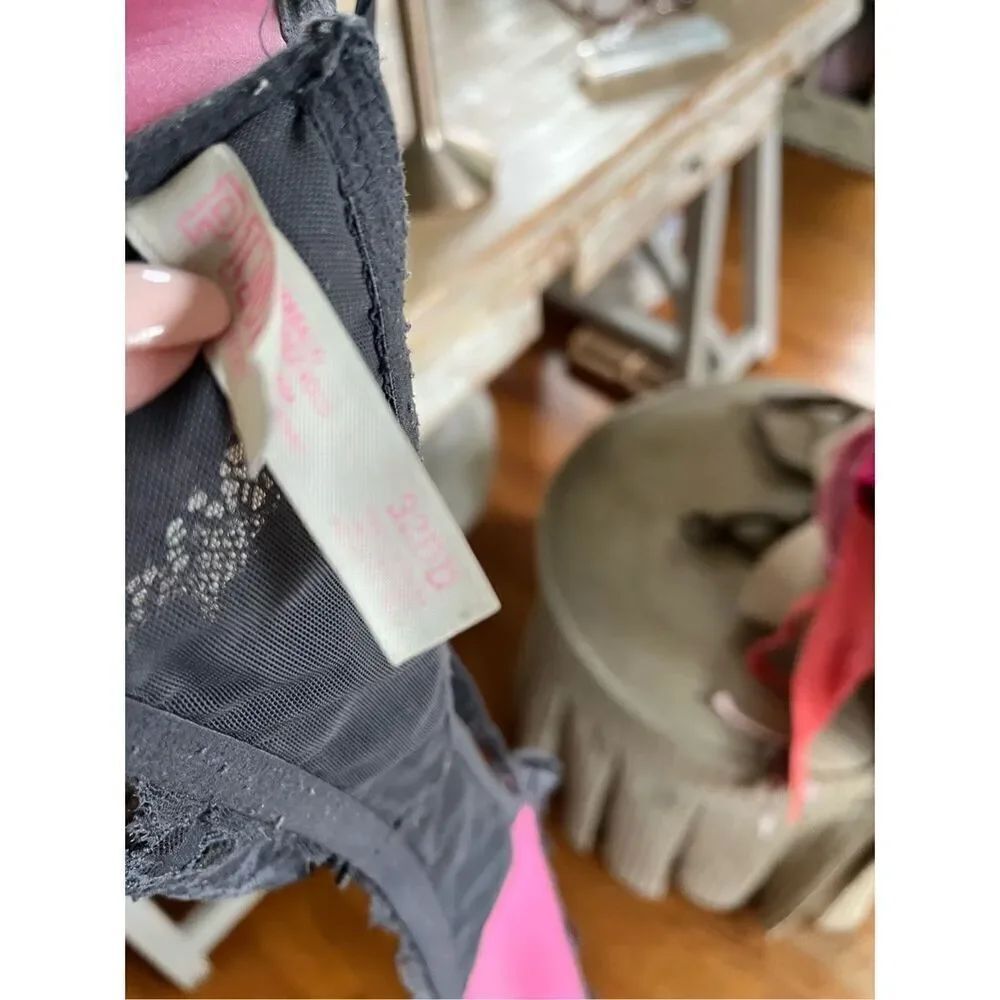 PINK VS Gray Lace Front Hook Racerback Bra sz. 32DD EUC - Picture 7 of 7